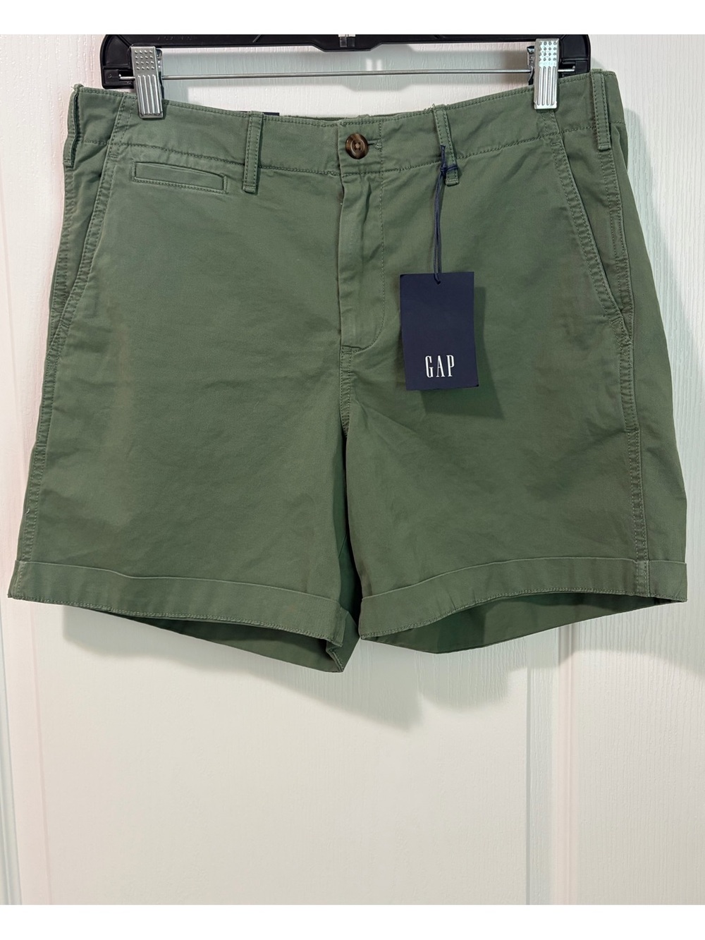 NWT GAP 5" Khaki Short In Olive - Picture 4 of 9